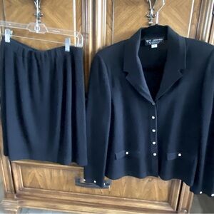 St John Knit suit, perfect condition, size 6, jacket and matching skirt